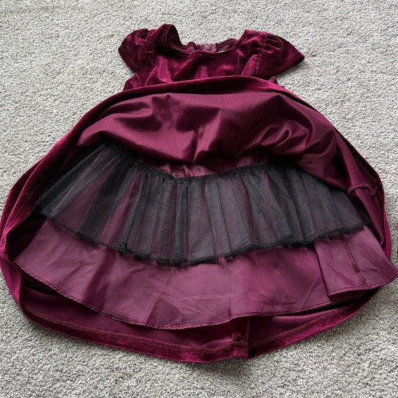 Rare Too- Toddler Velvet Burgundy Dress with Bow and Matching Bloomer 2T - Picture 6 of 6